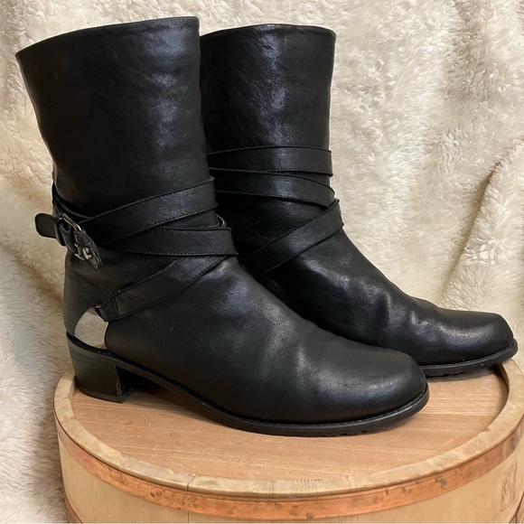 Stuart Weitzman Ranch Dressing Black Leather Motorcyle Ankle Boots Size 8.5M - Picture 3 of 10